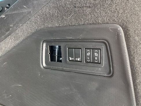 Used 2021 Cadillac Escalade ESV Sport Platinum image 9