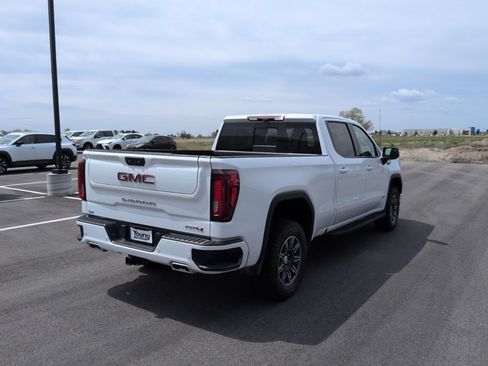 Used 2024 GMC Sierra 1500 AT4 w/ Technology Package AWD/4WD image 7