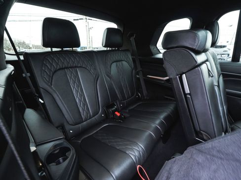 Used 2022 BMW X7 xDrive40i w/ M Sport Package image 36