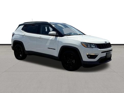 Used 2019 Jeep Compass Latitude FWD image 3