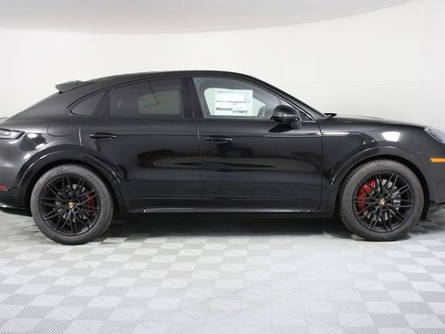 New 2026 Porsche Cayenne GTS image 8