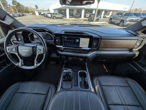 Used 2023 Chevrolet Silverado 1500 High Country RWD image 2