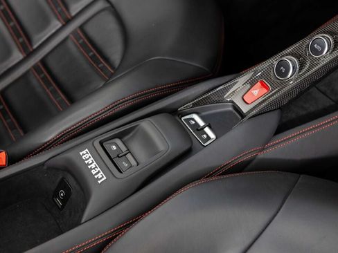 Used 2022 Ferrari F8 Tributo RWD image 40