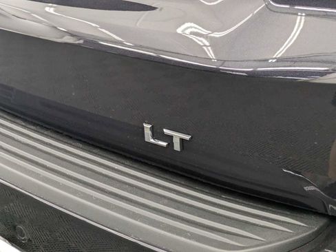 New 2026 Chevrolet Suburban LT image 12