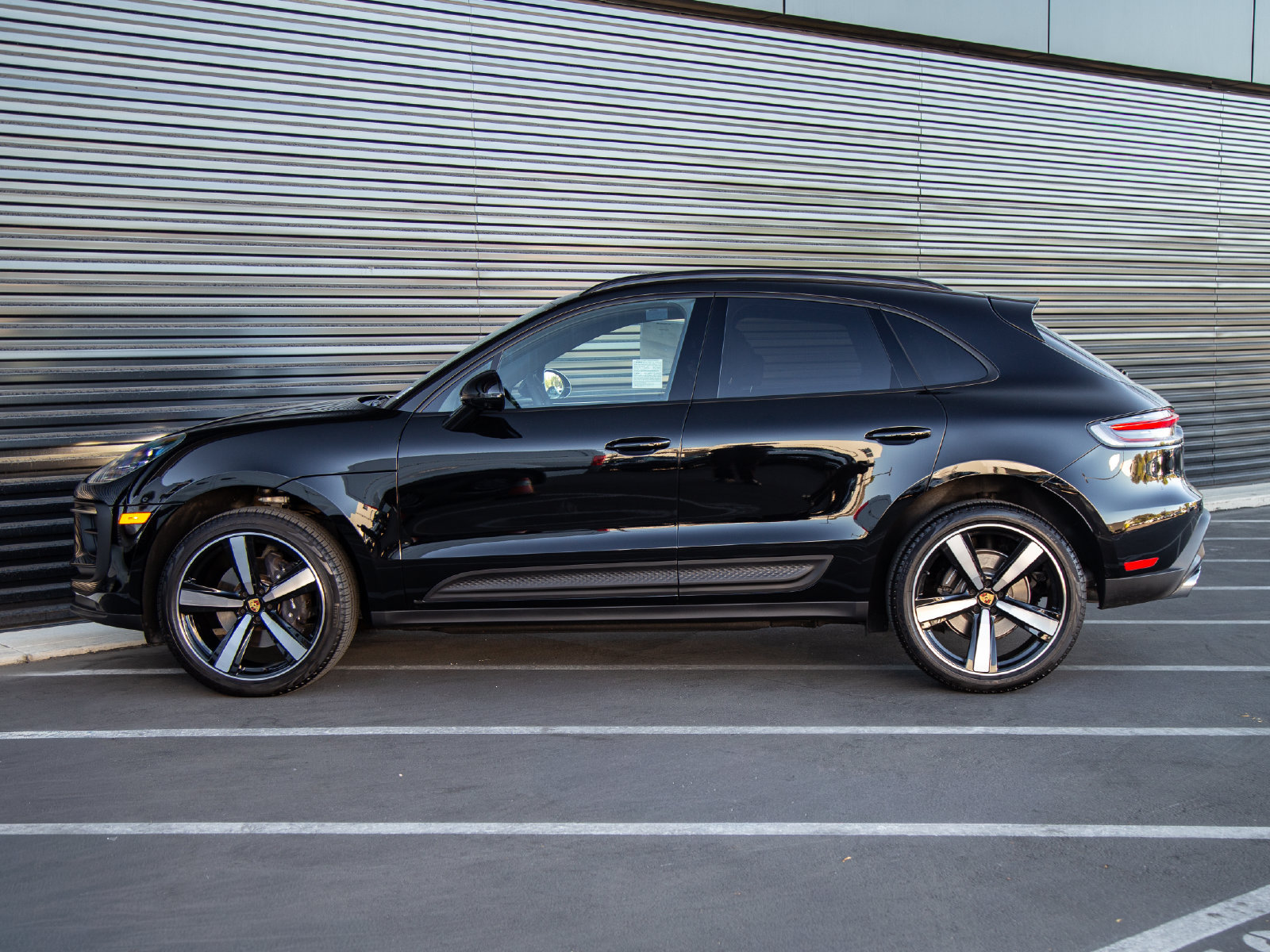 Certified 2026 Porsche Macan AWD/4WD image 2