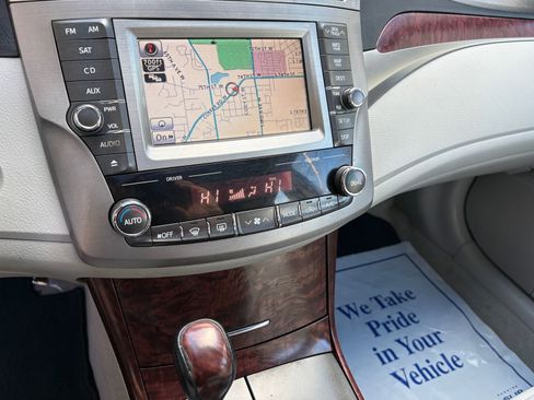 Used 2011 Toyota Avalon Limited image 28