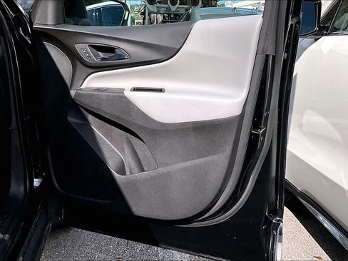 Used 2018 Chevrolet Equinox LT image 25