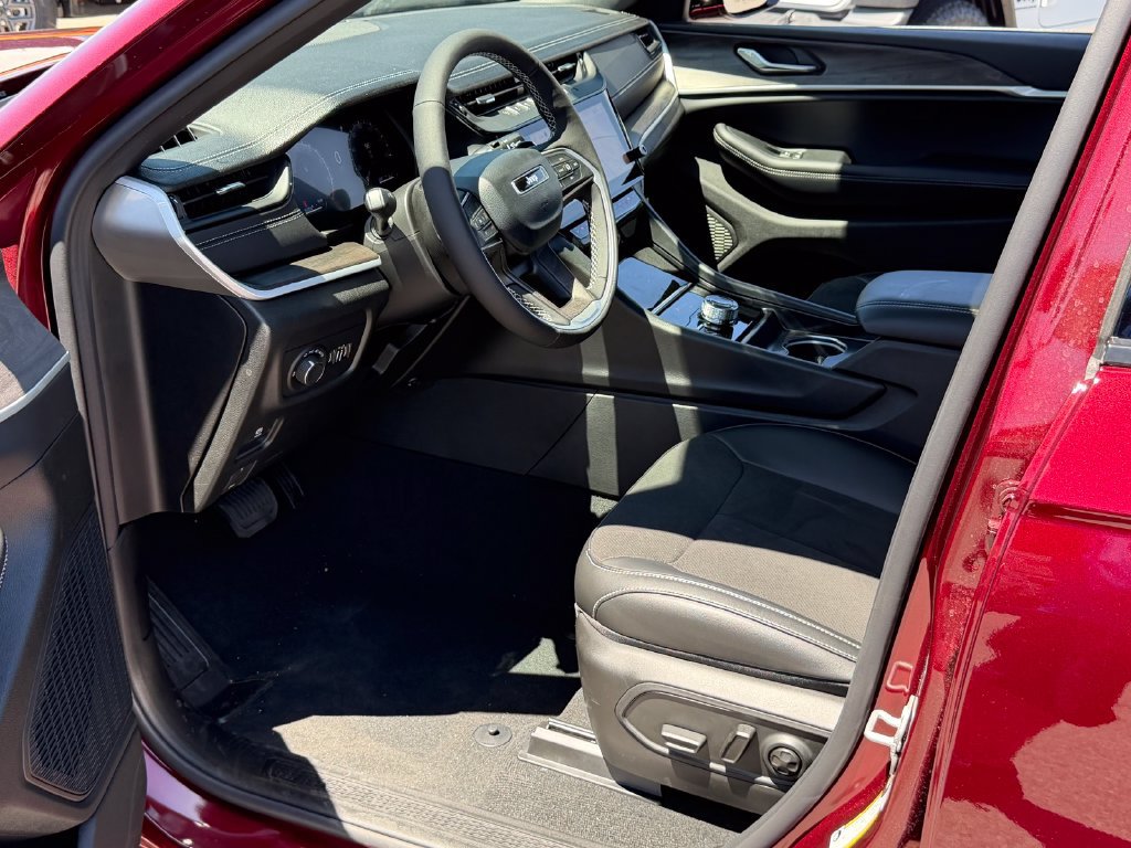 New 2026 Jeep Grand Cherokee Altitude AWD/4WD image 11