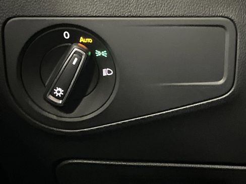 Used 2024 Volkswagen Tiguan SE image 24