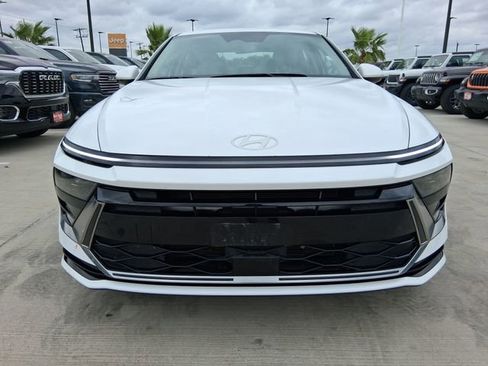 Used 2025 Hyundai Sonata SEL FWD image 2