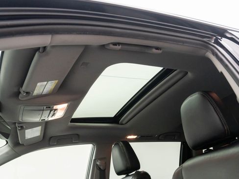 Used 2019 Toyota Highlander SE image 10