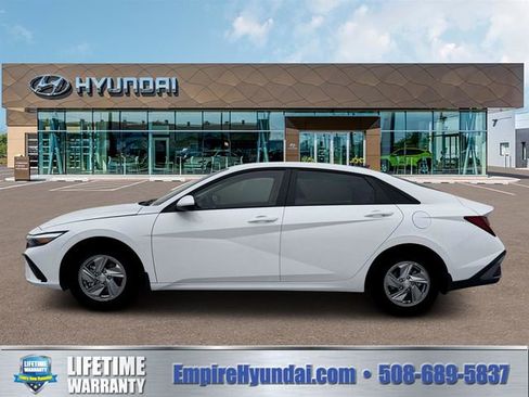 New 2026 Hyundai Elantra SE FWD image 3