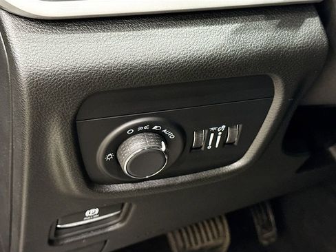 New 2025 Jeep Grand Cherokee L Laredo image 19