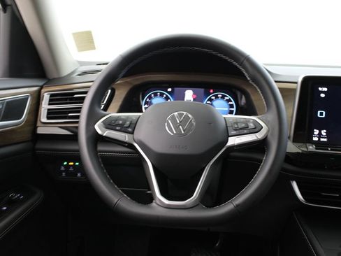 Used 2025 Volkswagen Atlas SE FWD image 22