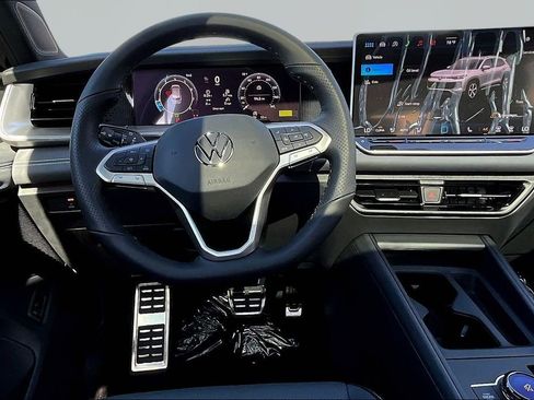 New 2026 Volkswagen Tiguan SE R-Line image 8