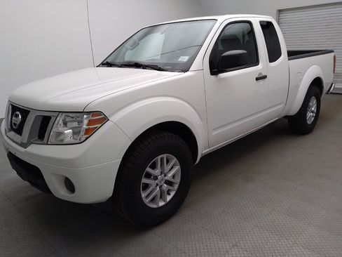 Used 2019 Nissan Frontier SV RWD image 2