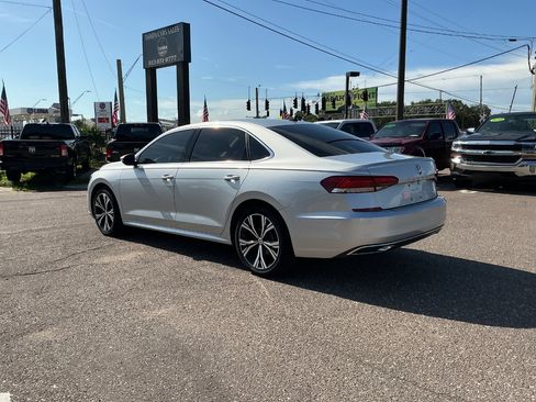 Used 2021 Volkswagen Passat 2.0T SE image 6