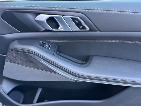 Used 2025 BMW X5 xDrive50e w/ Premium Package image 19