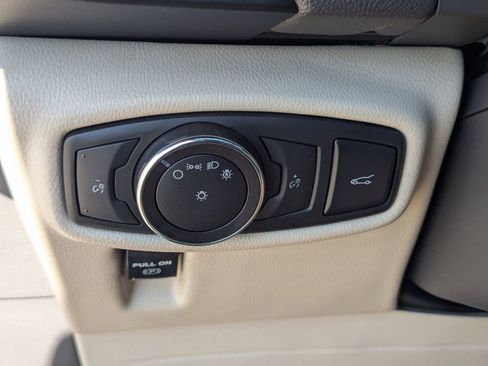 Used 2018 Lincoln MKX Reserve w/ Enhanced Security Package image 34