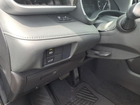 Used 2021 Toyota Highlander XLE AWD/4WD image 21