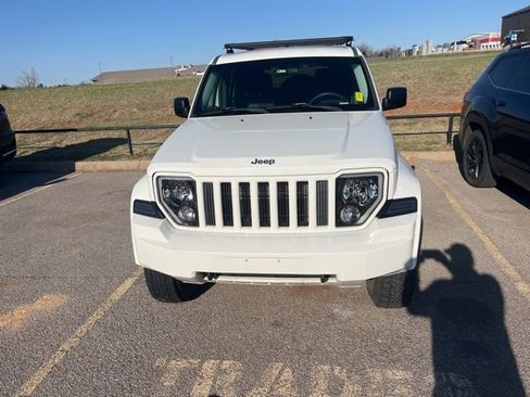 Used 2009 Jeep Liberty Sport w/ Popular Equipment Group image 2