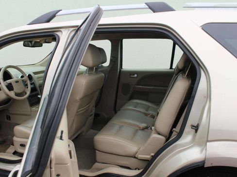 Used 2006 Ford Freestyle SEL image 7