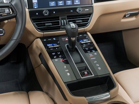 Used 2026 Porsche Macan Turbo image 24