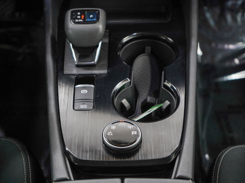 Used 2022 Nissan Rogue S AWD/4WD image 18