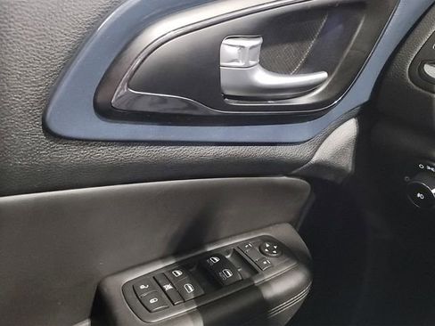 Used 2015 Chrysler 200 S image 27