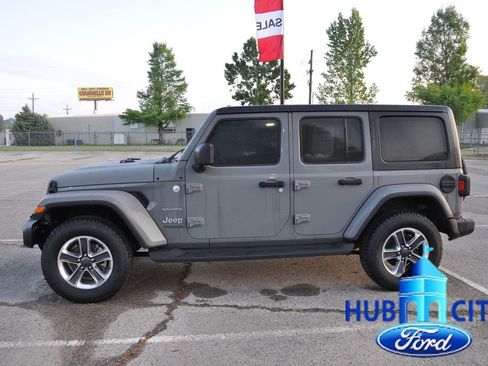 Used 2021 Jeep Wrangler Unlimited Sahara AWD/4WD image 2