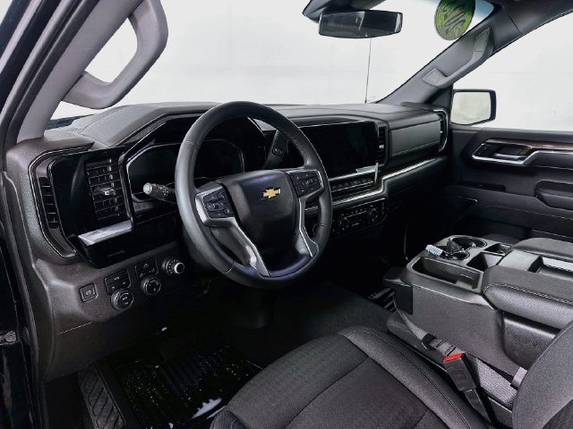 Used 2023 Chevrolet Silverado 1500 LT AWD/4WD image 18