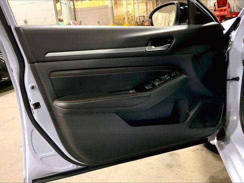 Used 2023 Nissan Altima 2.5 SR w/ SR Premium Package AWD/4WD image 21