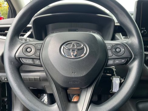 Used 2025 Toyota Corolla LE FWD image 28