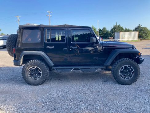 Used 2016 Jeep Wrangler Unlimited Rubicon AWD/4WD image 8
