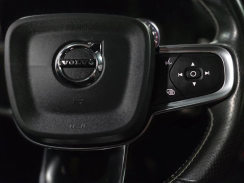 Used 2020 Volvo XC40 T4 R-Design w/ Protection Package Premier image 21