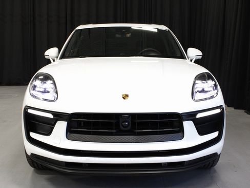 Certified 2025 Porsche Macan image 10