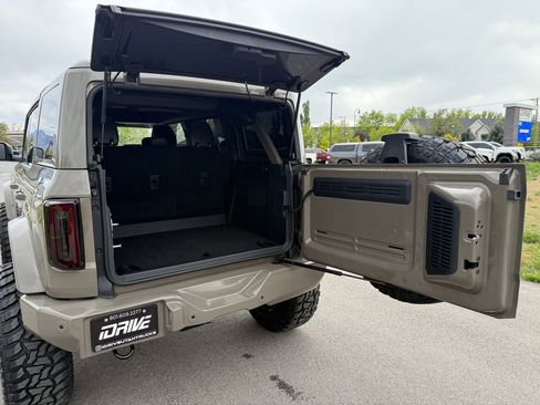 Used 2025 Ford Bronco Outer Banks AWD/4WD image 13