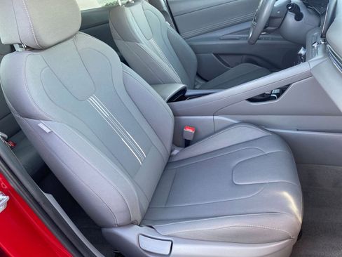 Used 2025 Hyundai Elantra SEL image 36