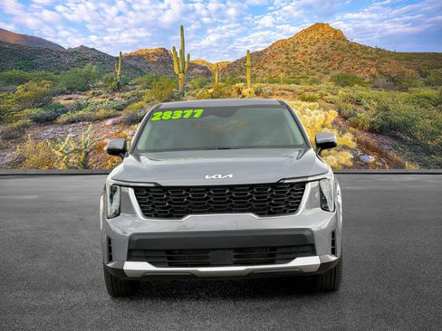 Certified 2025 Kia Sorento LX FWD image 5