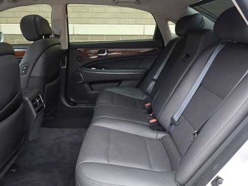 Used 2015 Hyundai Equus Signature RWD image 21