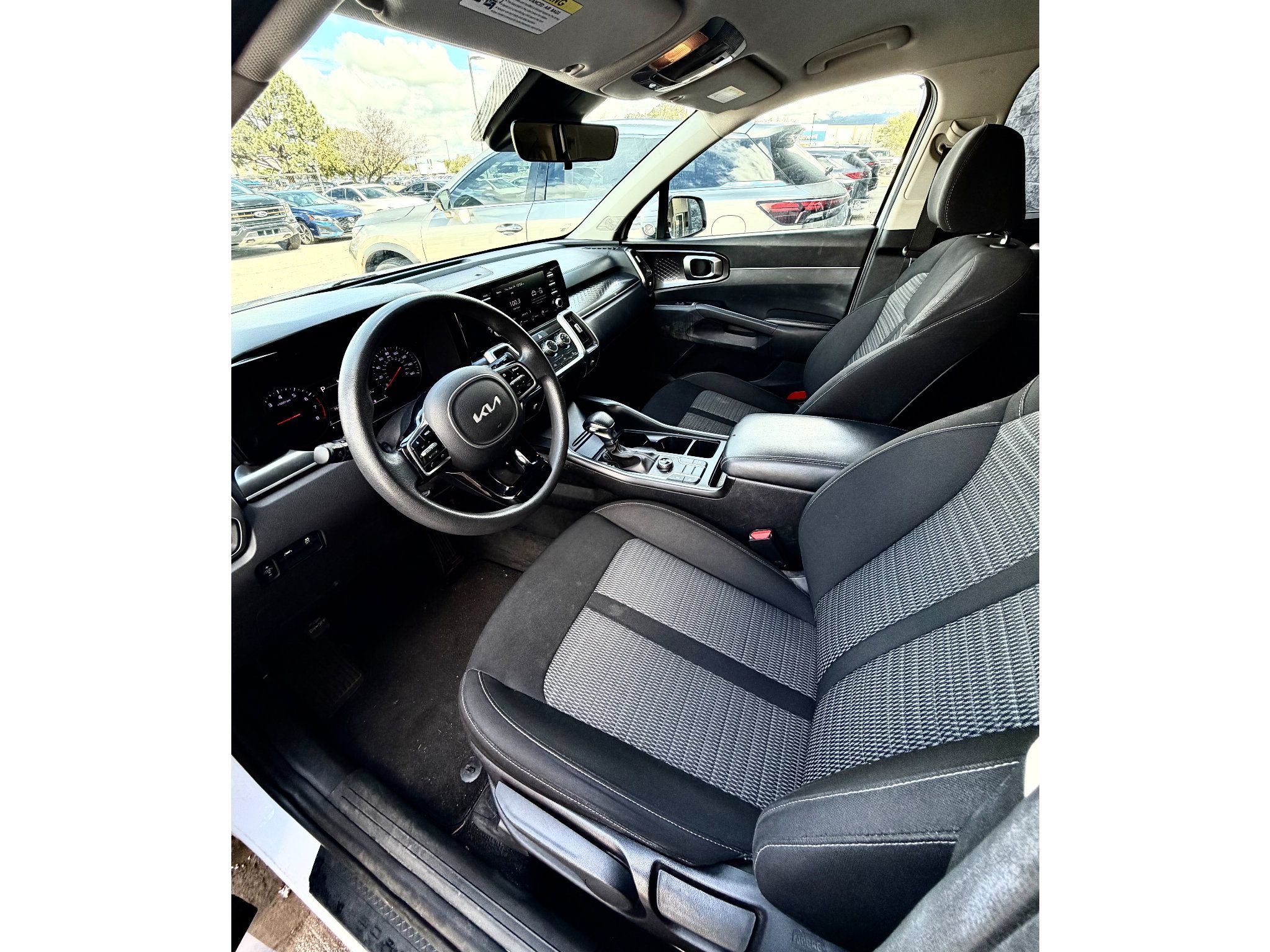 Used 2022 Kia Sorento LX AWD/4WD image 13