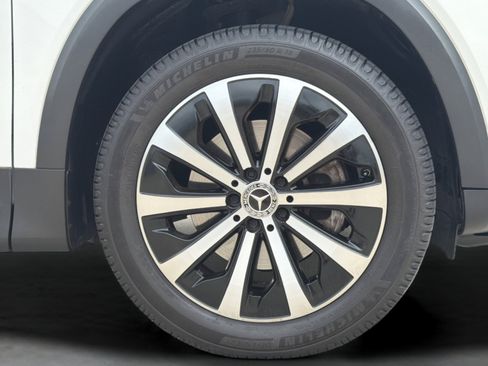 Used 2021 Mercedes-Benz GLB 250 4MATIC image 9