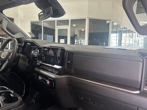 Used 2025 GMC Sierra 1500 SLT AWD/4WD image 38