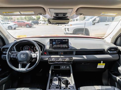Used 2025 Honda Pilot Touring image 12