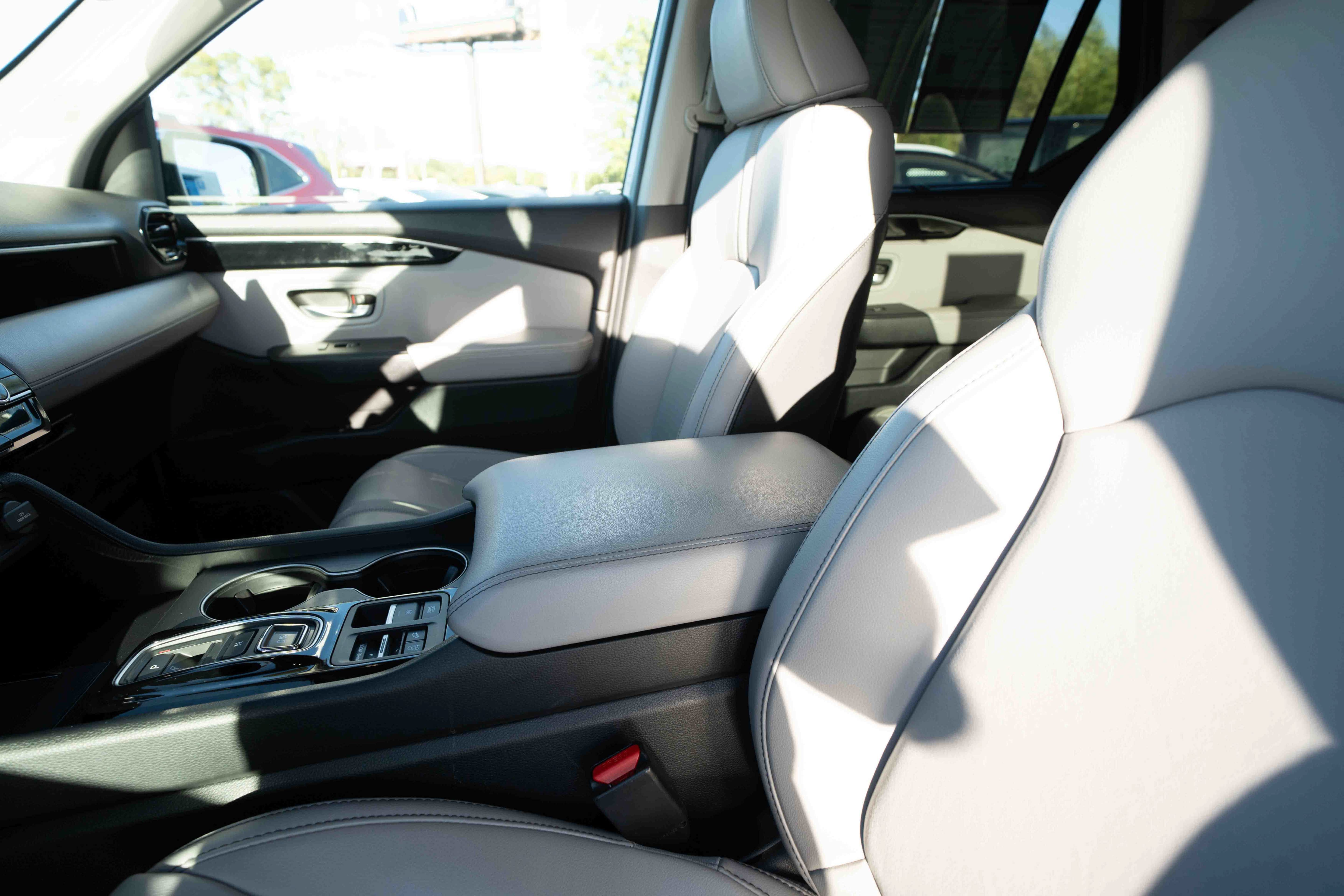 Used 2025 Honda Pilot EX-L image 10