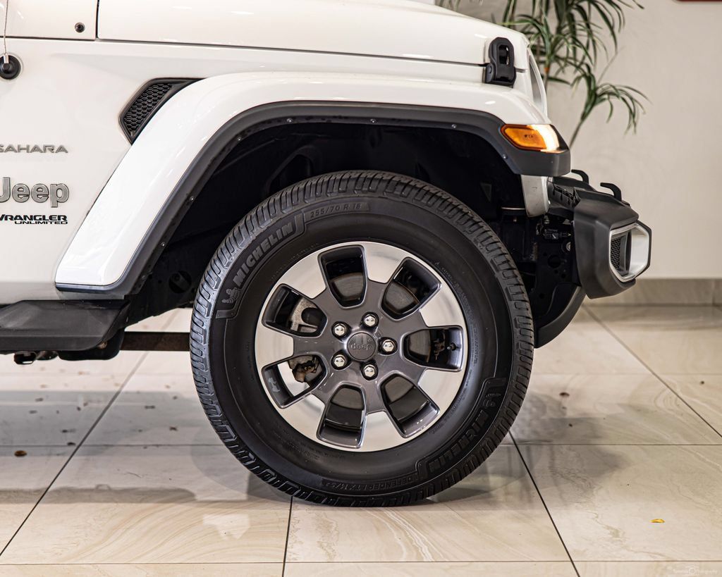 Used 2018 Jeep Wrangler Unlimited Sahara w/ Dual Top Group AWD/4WD image 10