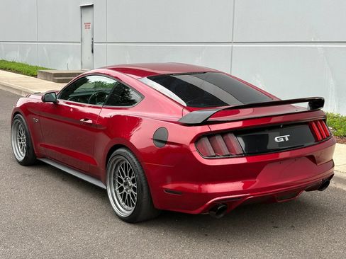 Used 2017 Ford Mustang GT RWD image 4