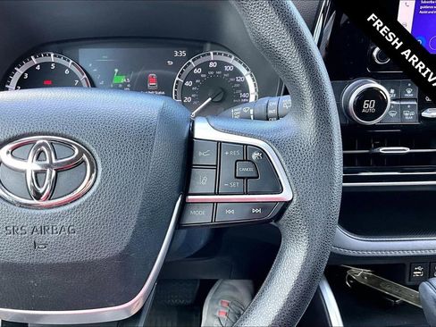 Used 2023 Toyota Highlander L FWD image 12