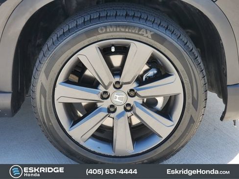 Used 2025 Honda Pilot Sport image 13