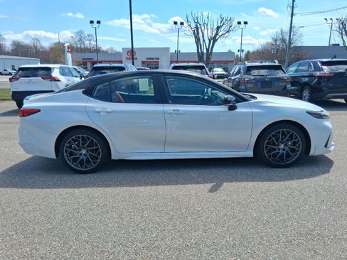 Used 2025 Toyota Camry XSE AWD/4WD image 8
